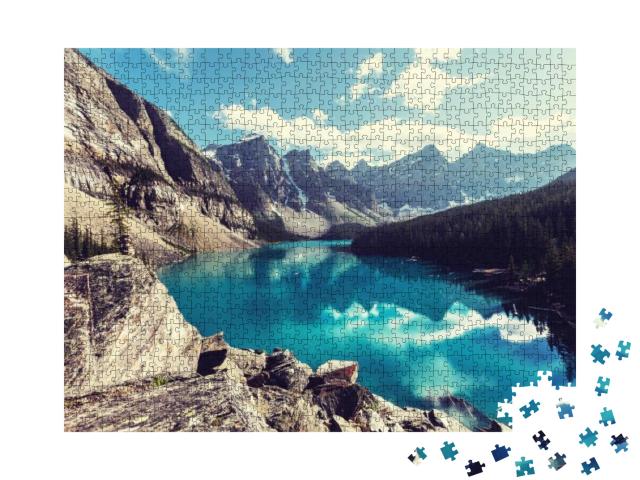 Beautiful Moraine Lake in Banff National Park, Canada... Jigsaw Puzzle with 1000 pieces