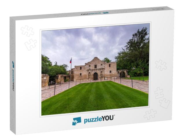 The Alamo in Downtown San Antonio, Texas, Usa... Jigsaw Puzzle