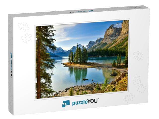 Beautiful Spirit Island in Maligne Lake, Jasper National... Jigsaw Puzzle