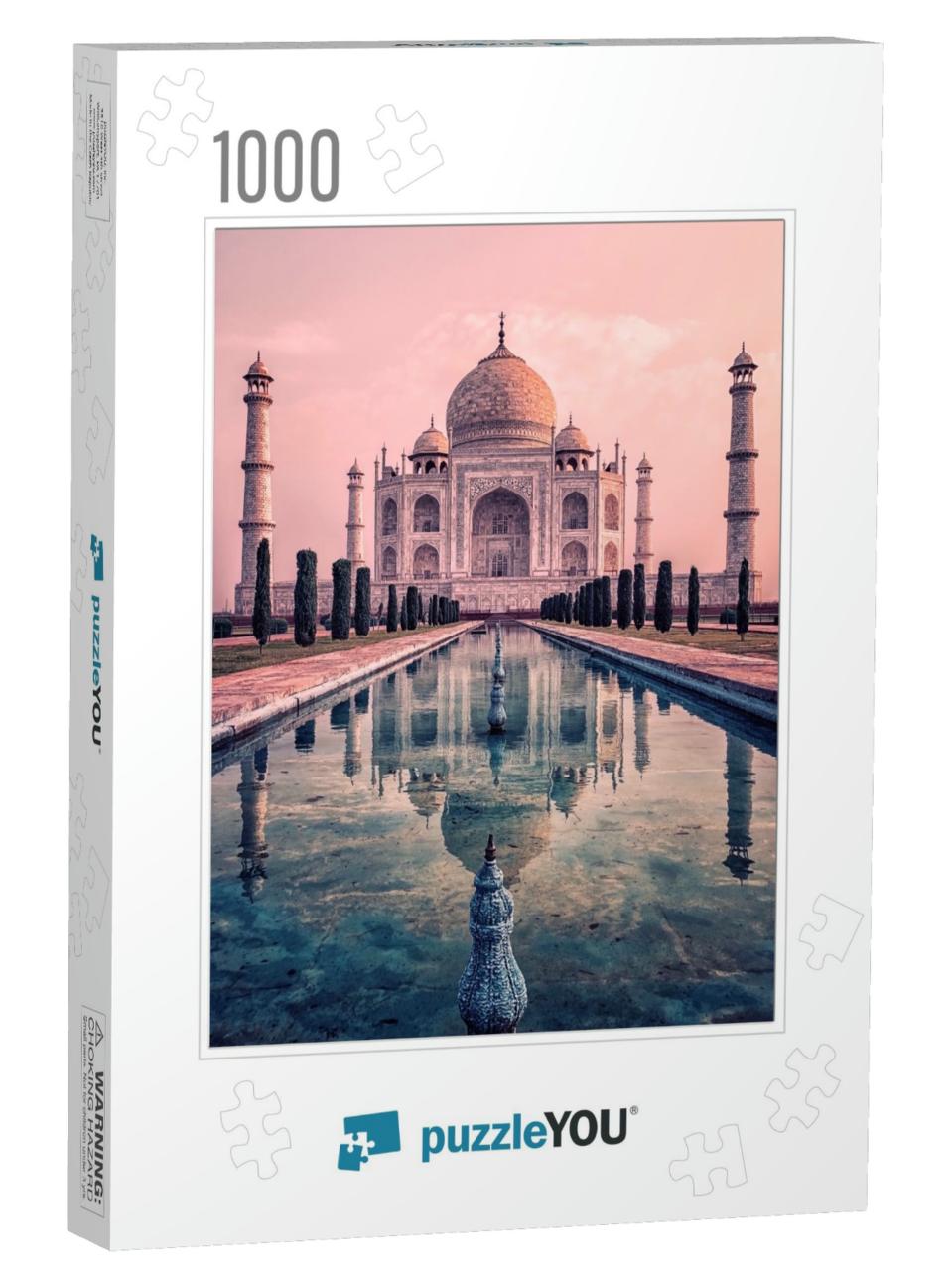 Taj Mahal in Sunrise Light, Agra, India... Jigsaw Puzzle with 1000 pieces