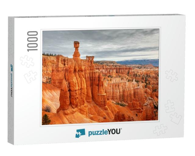 Bryce Canyon National Park, Utah, USA At Thor's Hammer... Jigsaw Puzzle with 1000 pieces