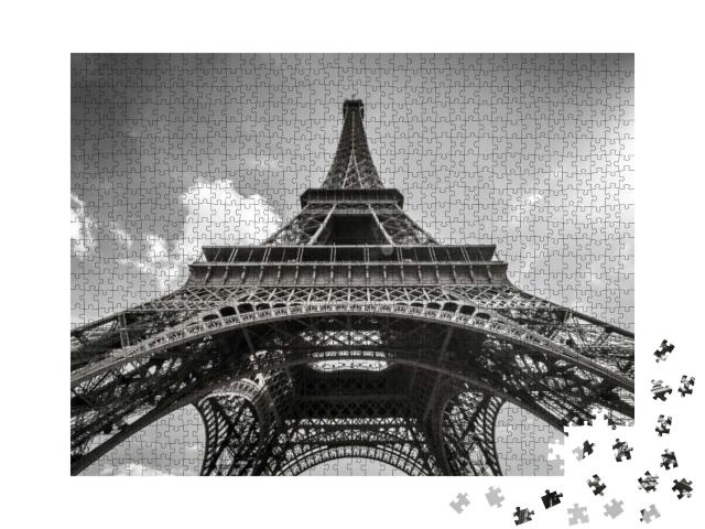 Eiffel Tower Paris in Black & White... Jigsaw Puzzle with 1000 pieces