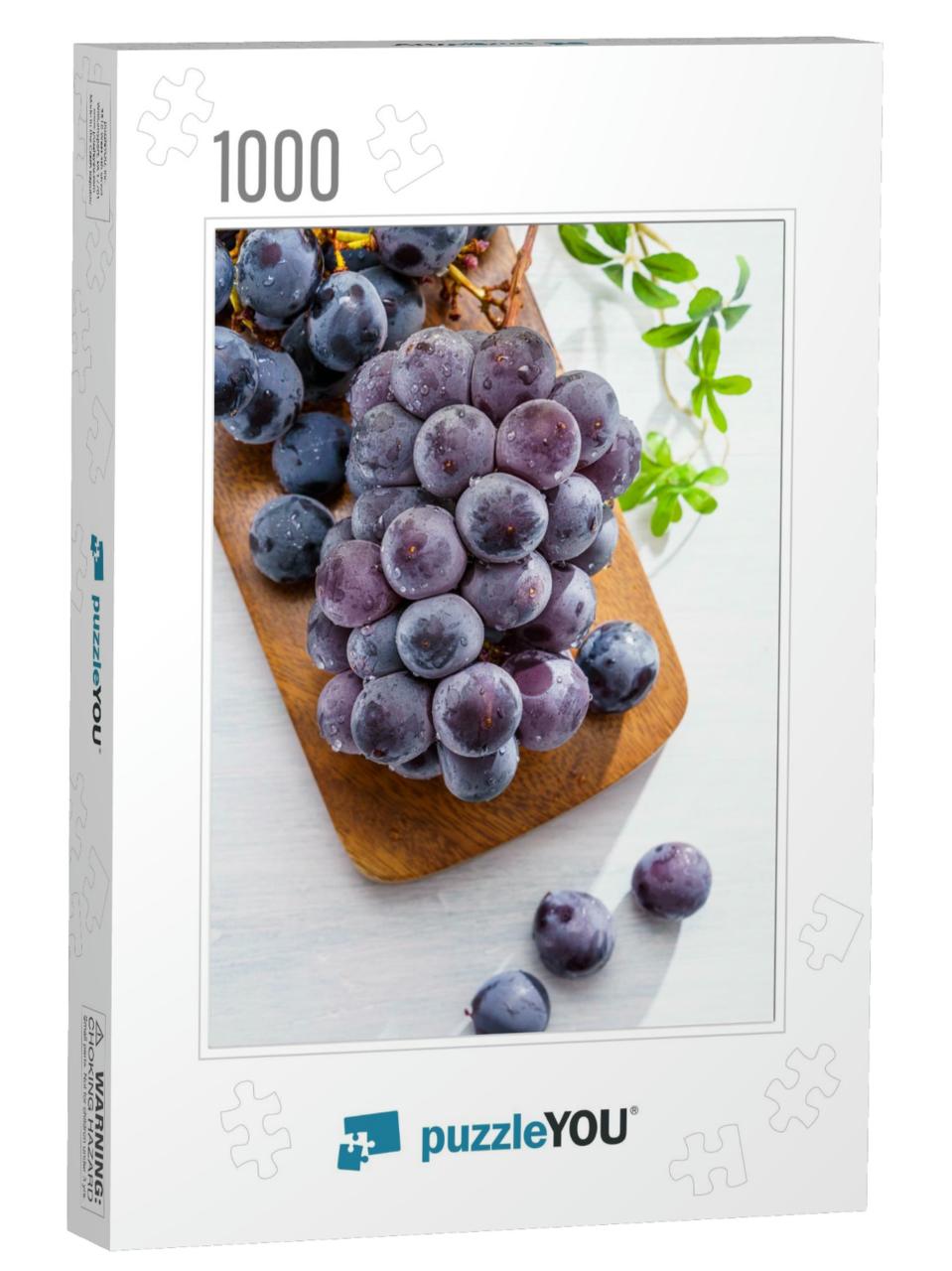 Fresh Grapes on Wooden Table... Jigsaw Puzzle with 1000 pieces