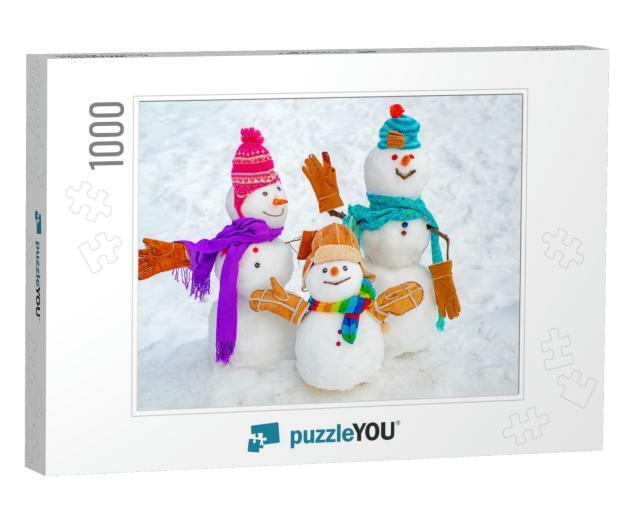 Happy Snowman Family. Snowman Family with Christmas Gift... Jigsaw Puzzle with 1000 pieces