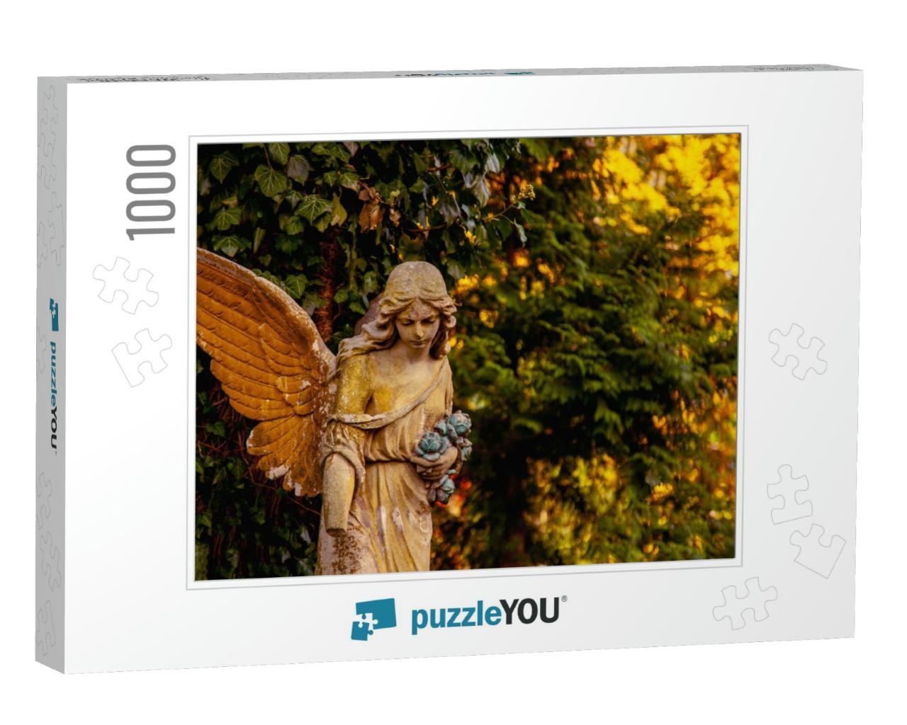 Sad Guardian Angel. Fragment of an Antique Statue. Free C... Jigsaw Puzzle with 1000 pieces