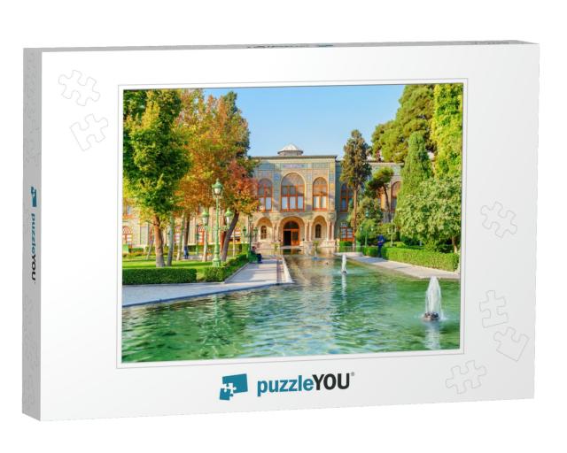 Amazing View of the Golestan Palace & Beautiful Fountains... Jigsaw Puzzle