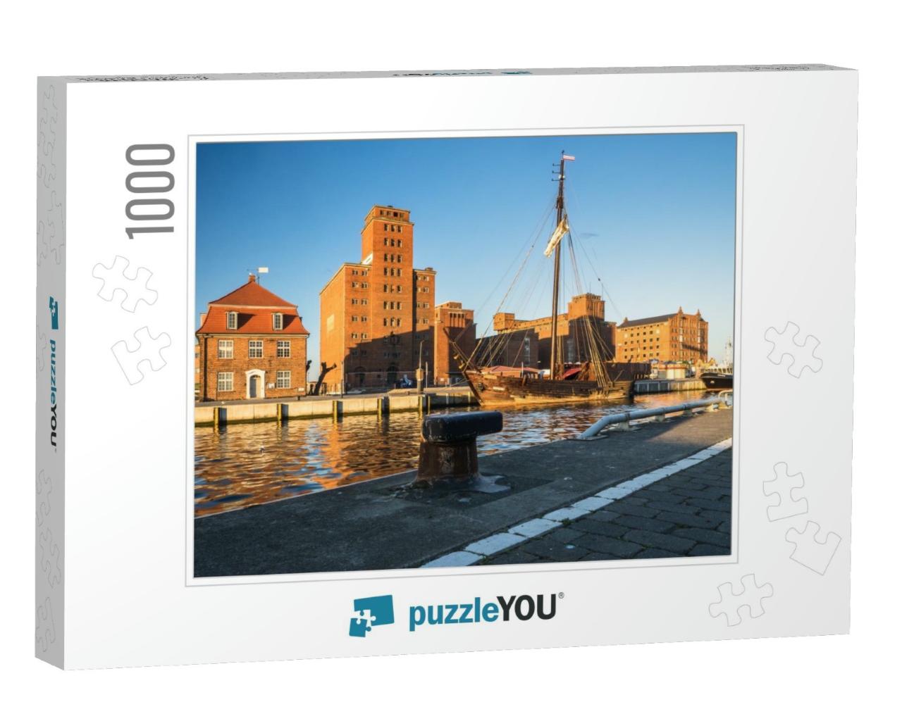 Old Harbor Wismar... Jigsaw Puzzle with 1000 pieces