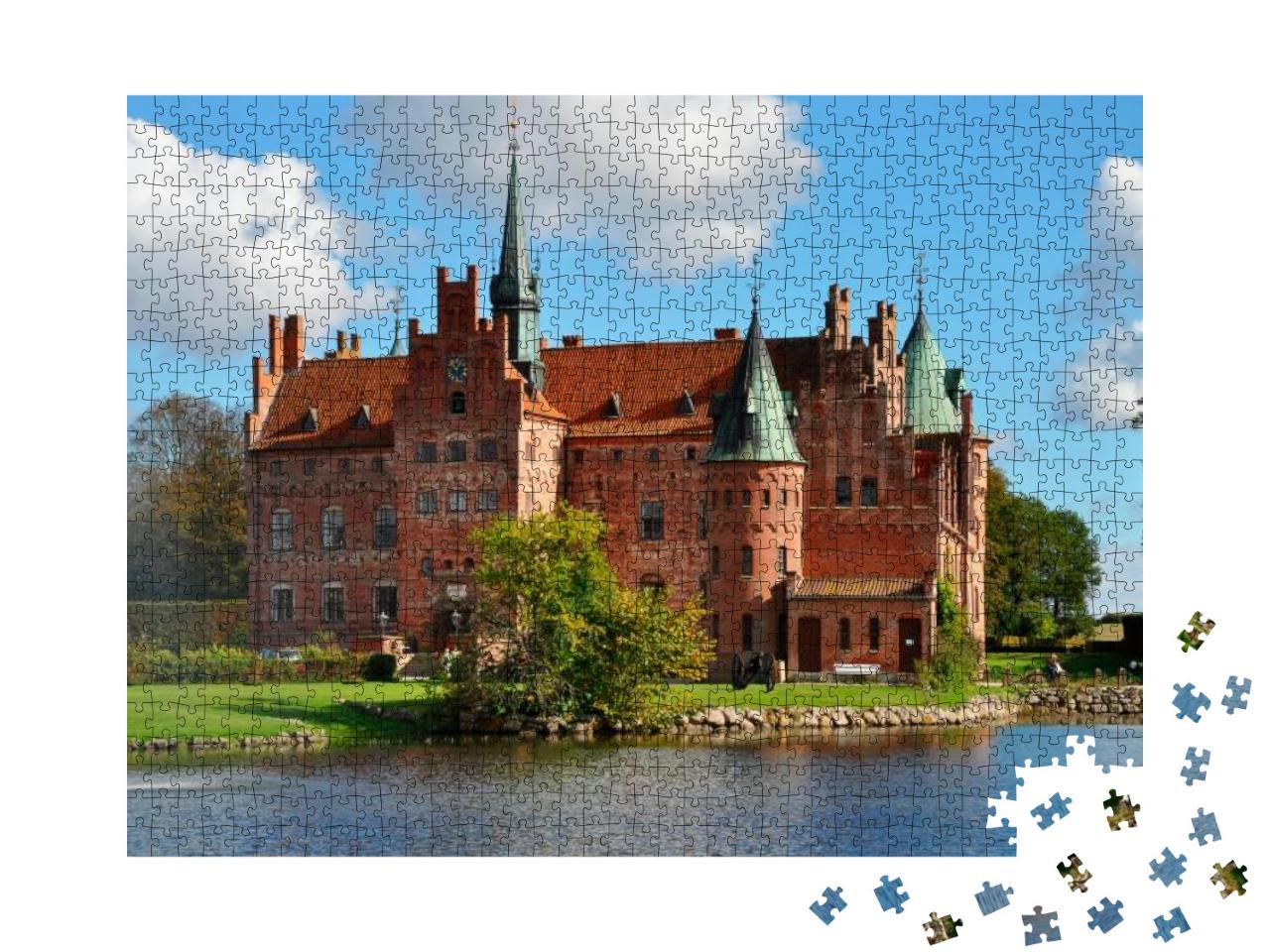 Egeskov Castle, Landmark Fairy Tale Castle in Denmark... Jigsaw Puzzle with 1000 pieces