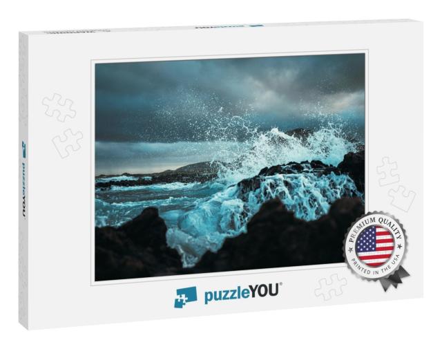 Wave Mid Splash Frozen in Air... Jigsaw Puzzle