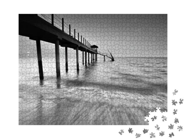 Beach & Jetty in Black & White... Jigsaw Puzzle with 1000 pieces