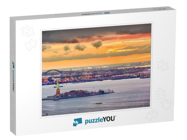 New York Harbor, New York, USA with the Statue of Liberty... Jigsaw Puzzle