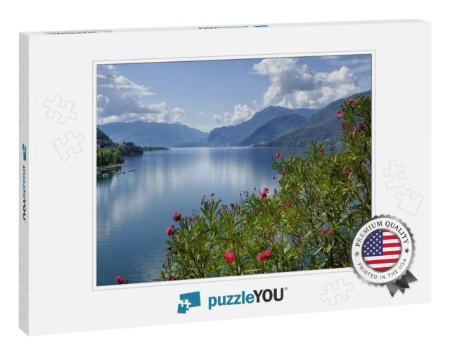 Lake Como in Italy... Jigsaw Puzzle