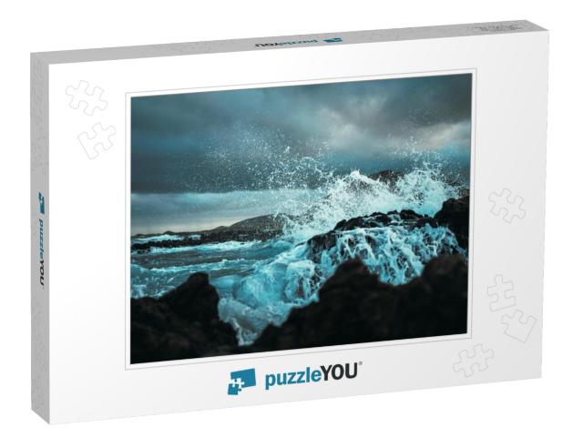 Wave Mid Splash Frozen in Air... Jigsaw Puzzle