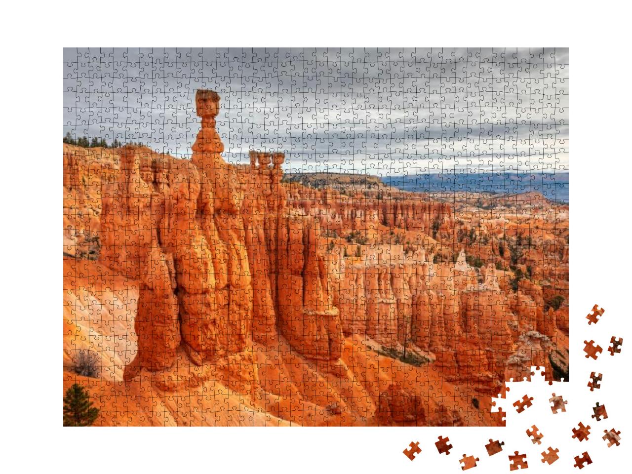 Bryce Canyon National Park, Utah, USA At Thor's Hammer... Jigsaw Puzzle with 1000 pieces