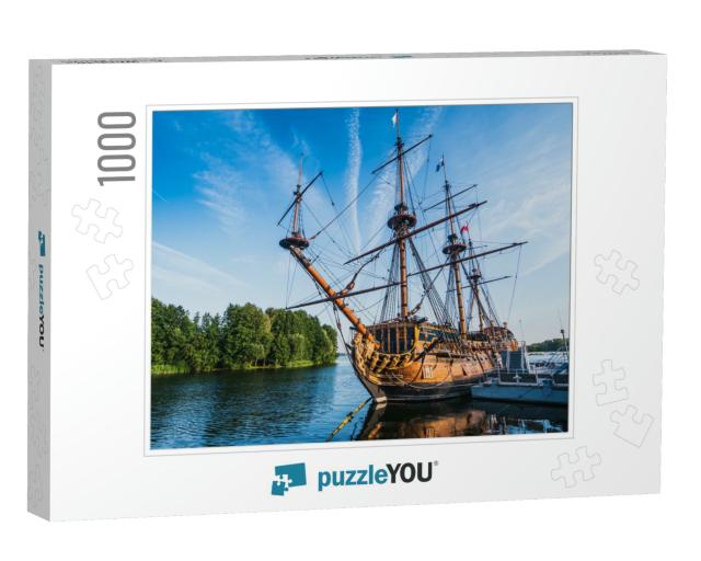 Linear Ship Goto Predestination in Voronezh City, Russia... Jigsaw Puzzle with 1000 pieces