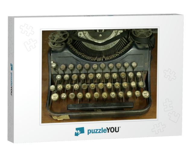 Old Typewriter... Jigsaw Puzzle