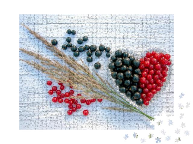 Fresh Berries of Red Currant & Black Currant in a Bowl in... Jigsaw Puzzle with 1000 pieces