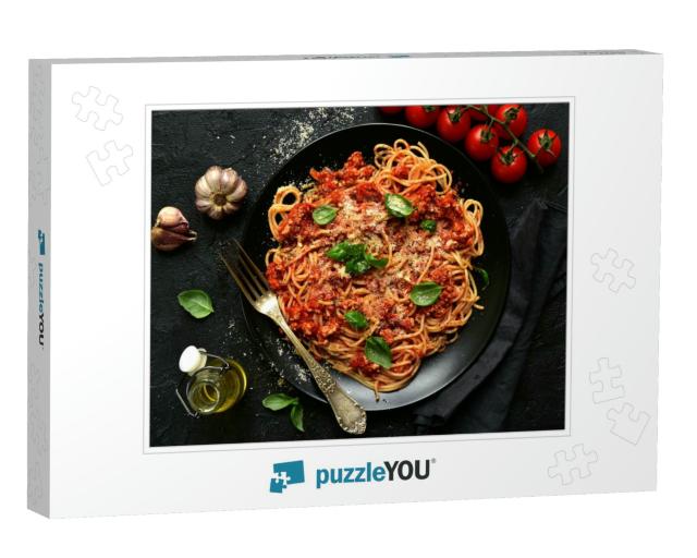 Traditional Italian Spaghetti Bolognese on a Black Plate... Jigsaw Puzzle