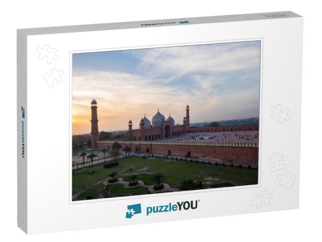 Badshah Mosque in Lahore Pakistan South Asia, Border with... Jigsaw Puzzle