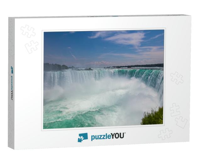 View of the Impressive Niagara Falls. Horseshoe Falls fro... Jigsaw Puzzle