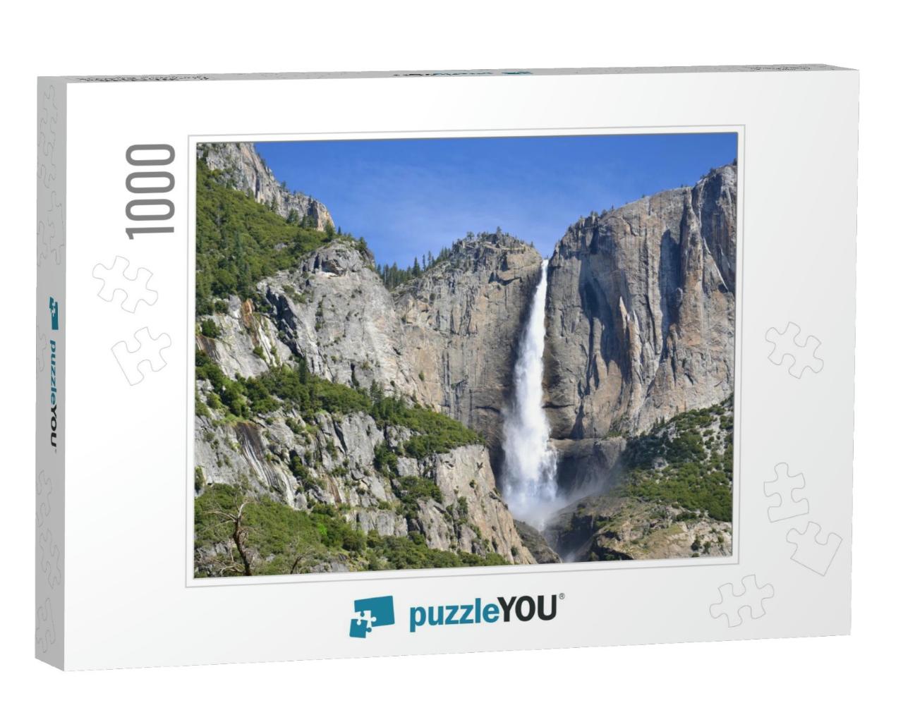 Yosemite Falls in Yosemite Valley, National Park... Jigsaw Puzzle with 1000 pieces