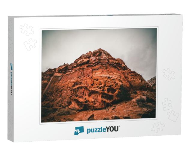 Detailed Cliffside, Capitol Reef National Park... Jigsaw Puzzle