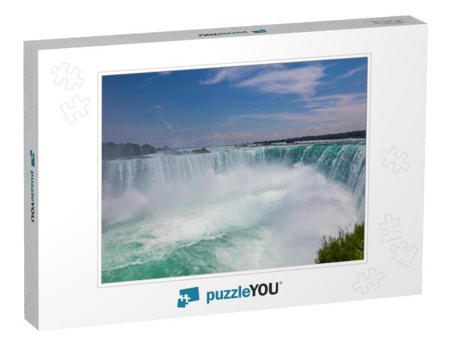 View of the Impressive Niagara Falls. Horseshoe Falls fro... Jigsaw Puzzle