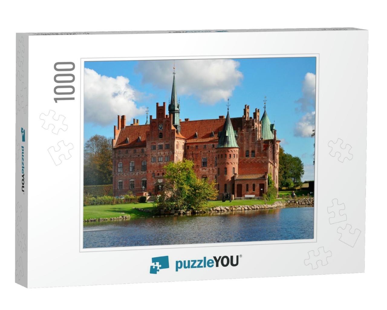 Egeskov Castle, Landmark Fairy Tale Castle in Denmark... Jigsaw Puzzle with 1000 pieces