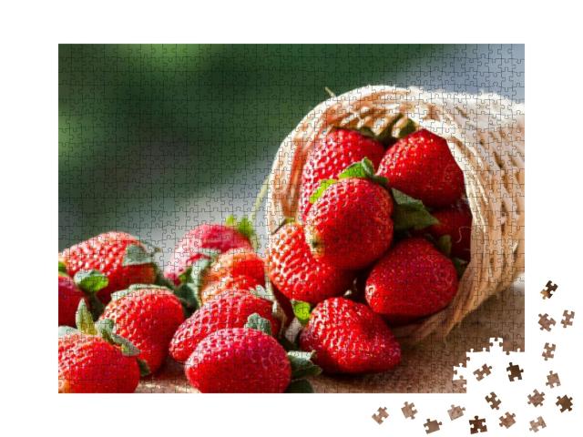 Strawberries in Natural Background... Jigsaw Puzzle with 1000 pieces
