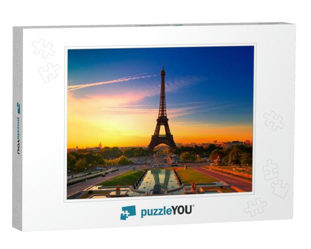 Sunrise in Paris, with the Eiffel Tower... Jigsaw Puzzle