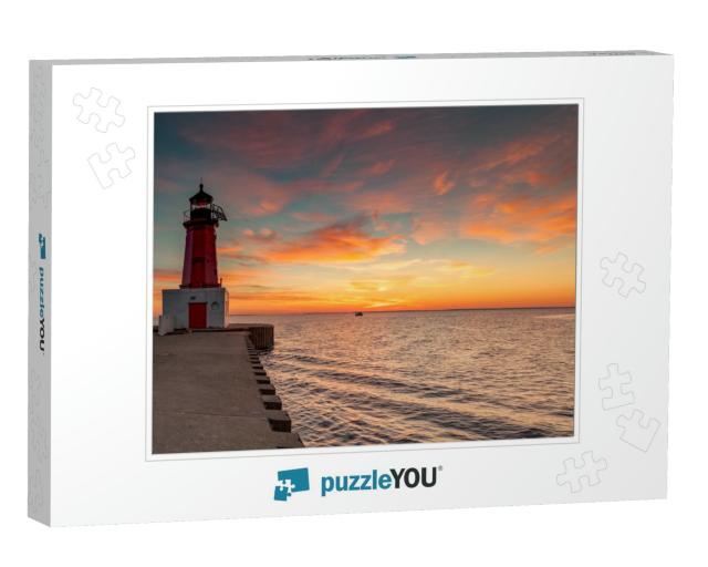 Lighthouse on Green Bay Wi... Jigsaw Puzzle