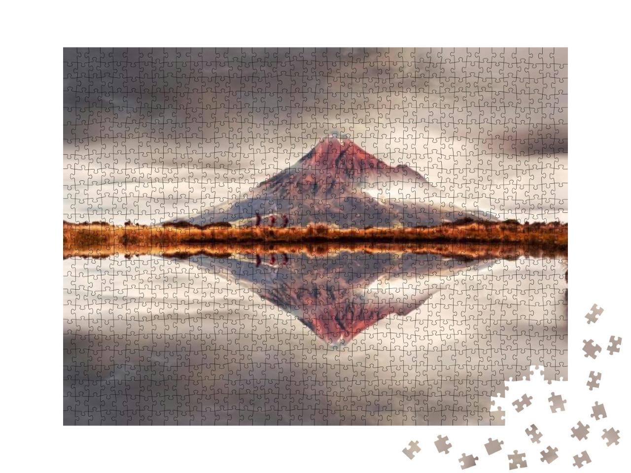 Mount Taranaki, New Zealand... Jigsaw Puzzle with 1000 pieces