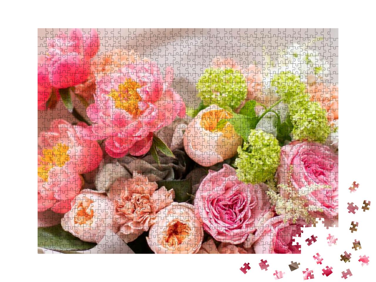 Flower Shop. Beautiful Bouquet of Mixed Flowers in Man Ha... Jigsaw Puzzle with 1000 pieces