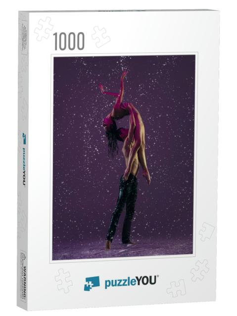 Weightlessness. Two Ballet Dancers, Young Man & Woman in... Jigsaw Puzzle with 1000 pieces