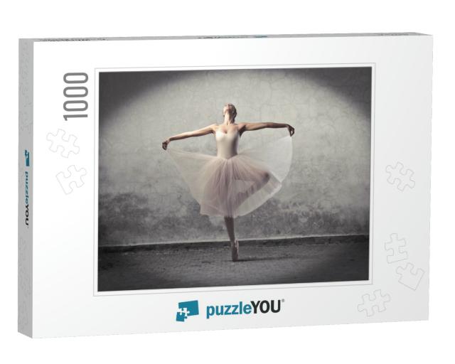 Beautiful Ballerina Dancing... Jigsaw Puzzle with 1000 pieces