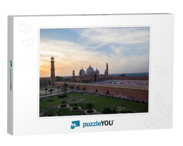 Badshah Mosque in Lahore Pakistan South Asia, Border with... Jigsaw Puzzle