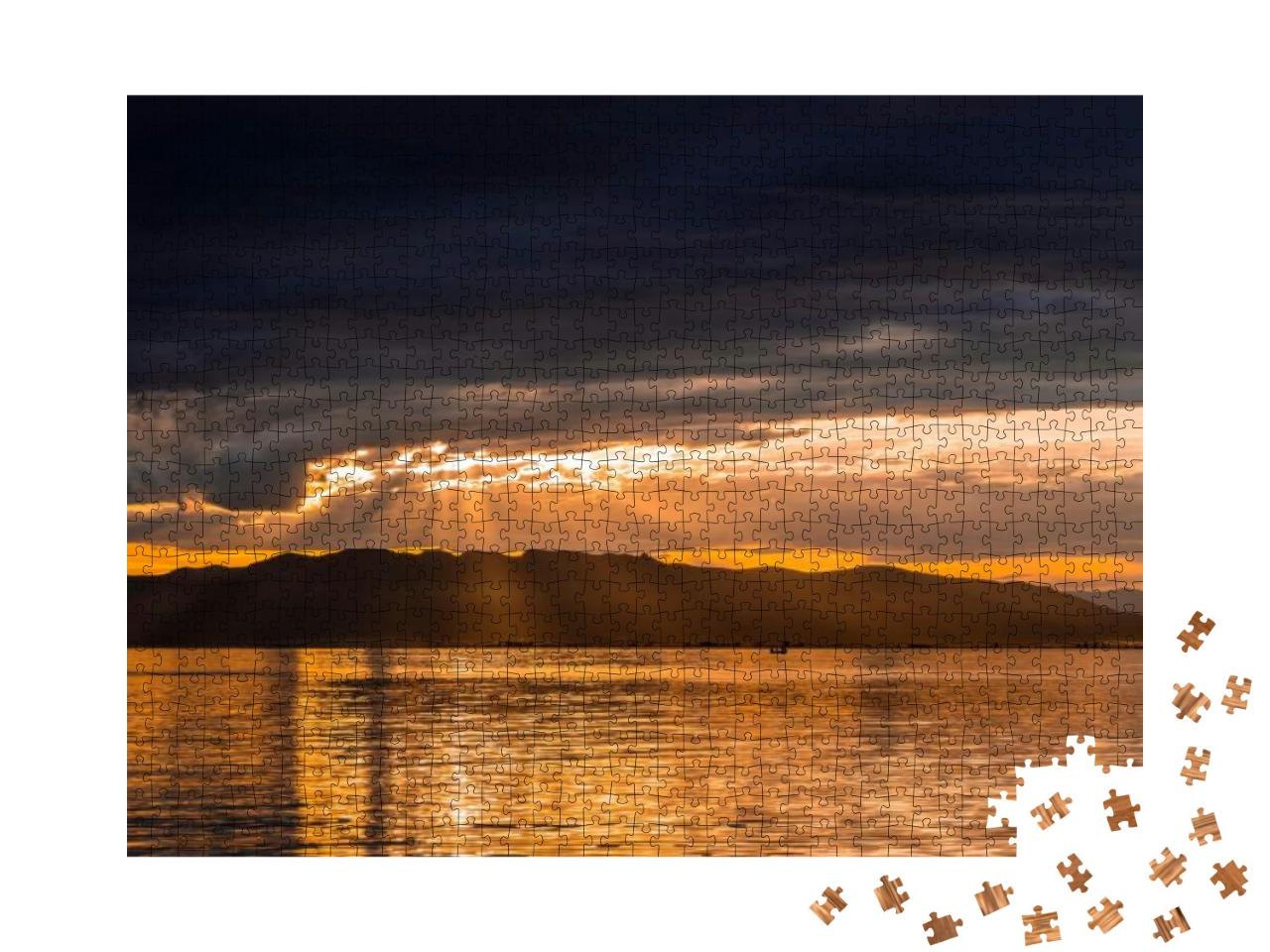 Beautiful Sunset in the Sea with the Light Coming Through... Jigsaw Puzzle with 1000 pieces