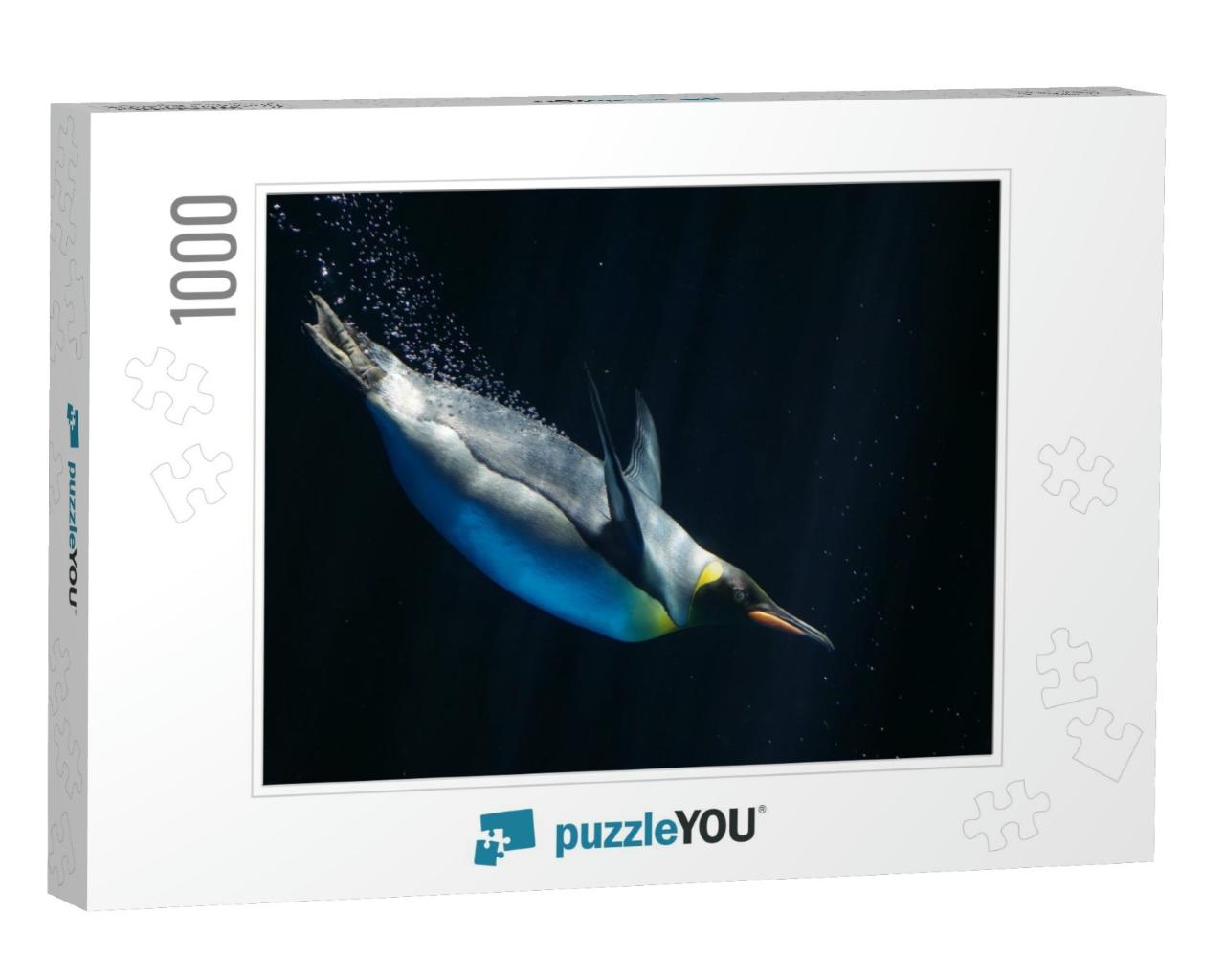 Photo of an Elegant Emperor Penguin Underwater... Jigsaw Puzzle with 1000 pieces