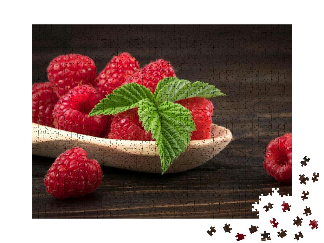 Fresh Raspberry in Wooden Spoon / Close Up Red Raspberrie... Jigsaw Puzzle with 1000 pieces
