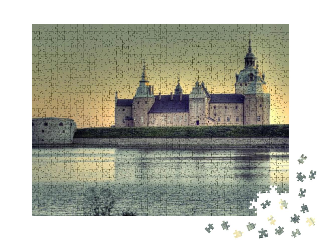 Her Photo of Kalmar Castle in Evening Light... Jigsaw Puzzle with 1000 pieces