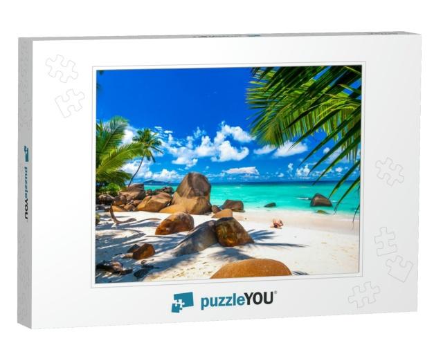 Typical Beach in Seychelles with Granite Rocks... Jigsaw Puzzle