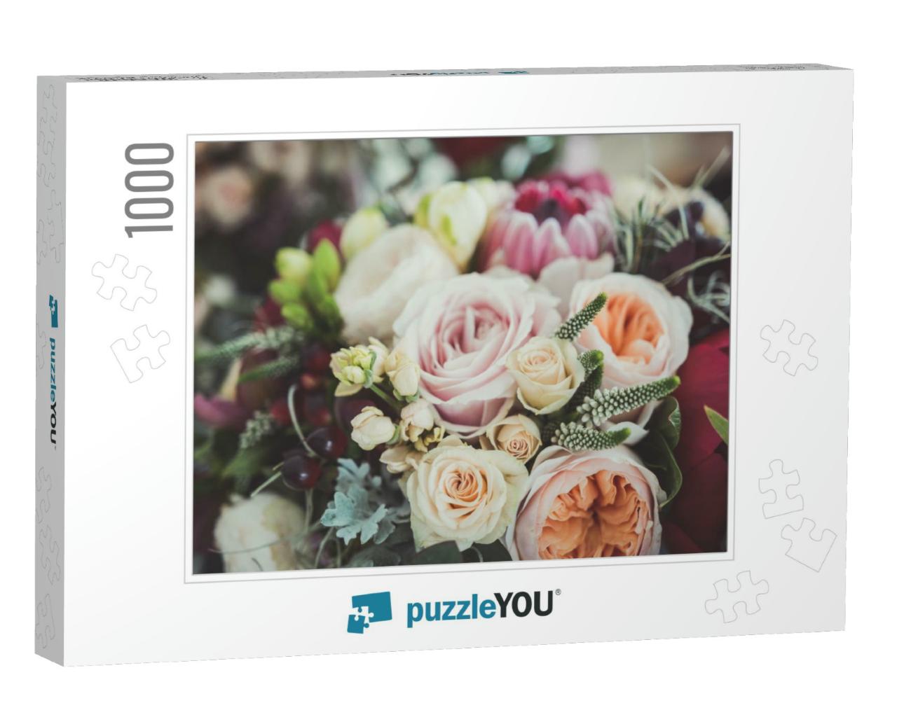 Roses in a Brides Flower Bouquet... Jigsaw Puzzle with 1000 pieces