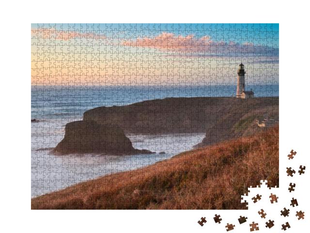 Photo of the Yaquina Head Lighthouse in Oregon At the Sun... Jigsaw Puzzle with 1000 pieces