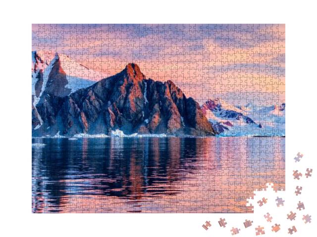 An Image of an Iceberg in Antarctica... Jigsaw Puzzle with 1000 pieces