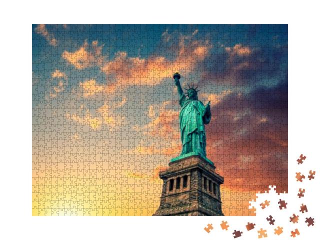New York City, the Statue of Liberty At Sunset with a Bea... Jigsaw Puzzle with 1000 pieces