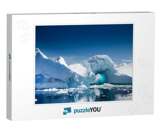 A Beautiful Iceberg in Pleneau Bay, Port Charcot, Antarct... Jigsaw Puzzle
