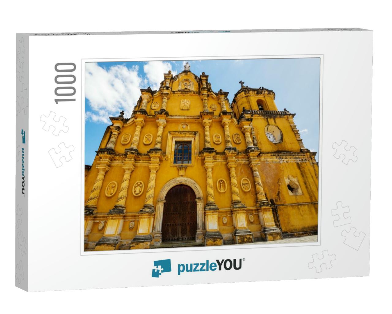 Colonial Architecture in Leon City, Nicaragua... Jigsaw Puzzle with 1000 pieces