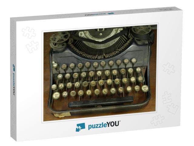 Old Typewriter... Jigsaw Puzzle