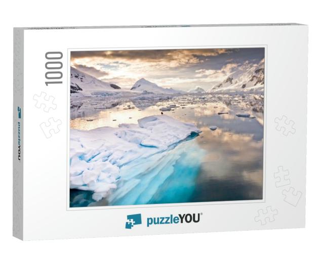Paradise Bay Antarctica... Jigsaw Puzzle with 1000 pieces
