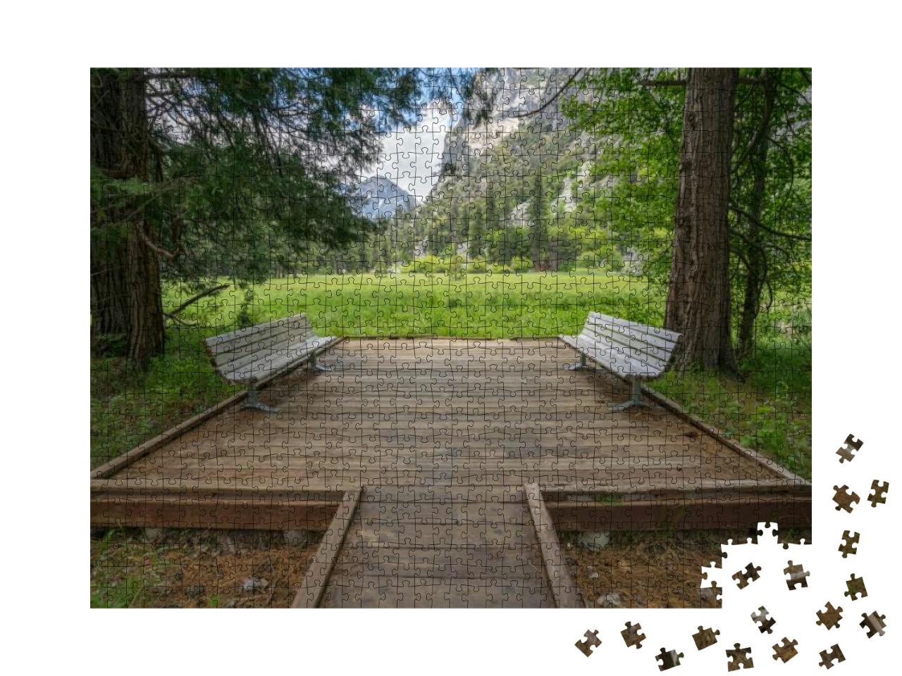 Zumwalt Meadow in Kings Canyon National Park in the USA... Jigsaw Puzzle with 1000 pieces